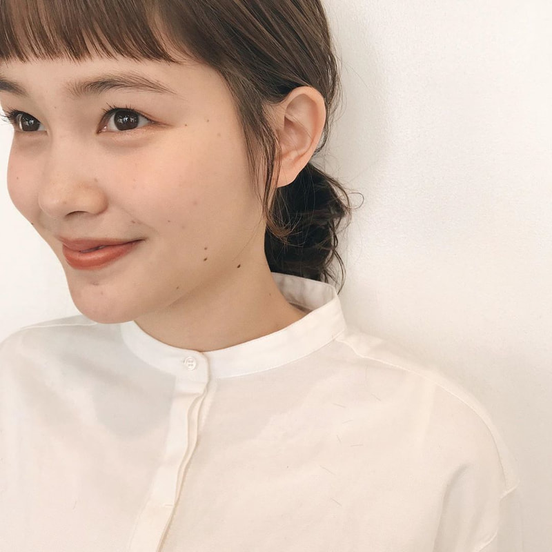 ポニーテールは 前髪あり で可愛さ倍増 後れ毛や触覚の出し方からストレートのアレンジまで攻略 Mine Line News