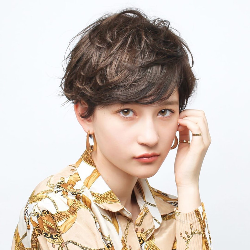 レイヤーカット ショートヘア でラフカワ愛され女性にイメチェン Mine Line News