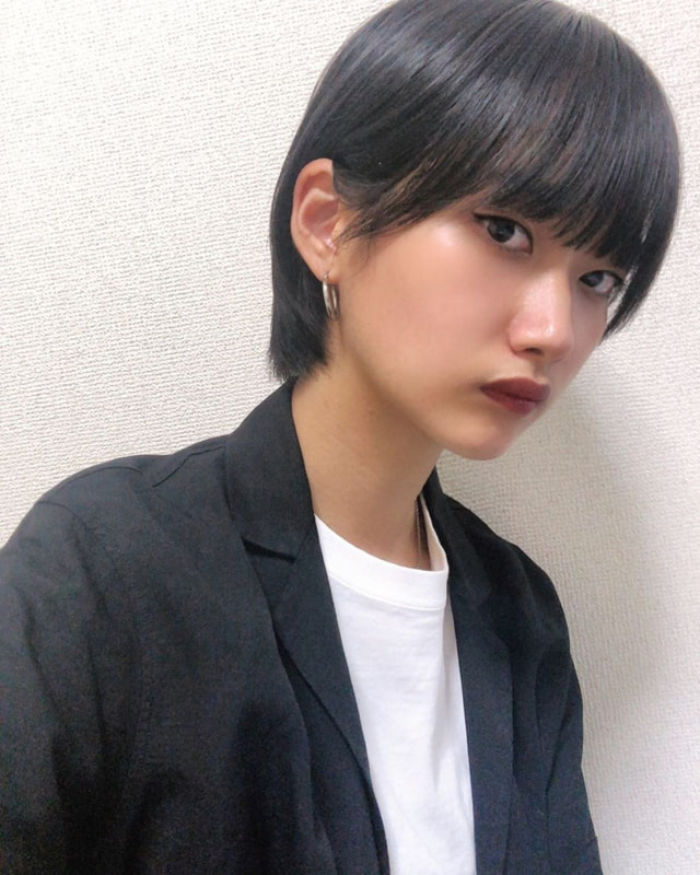 ぱっつんショート でキュートに差をつけて 面長 丸顔似合わせテクからアレンジまで Mine