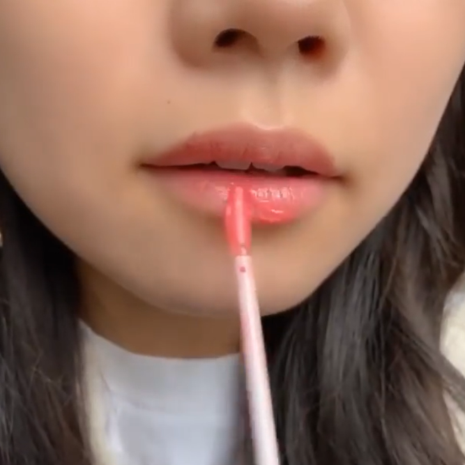 かわいい を死守 リップグロスの使い方 アレンジテク 人気のグロスもご紹介 Mine Line News
