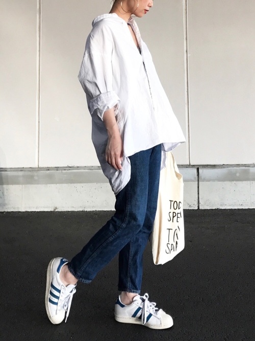 デニム 白シャツの最旬 レディースコーデ17選 こなれた着こなし術で脱 マンネリ Mine