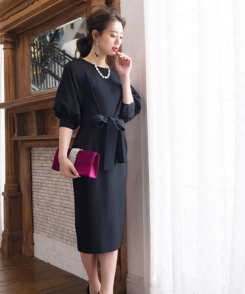 黒ワンピースコーデ 32選 シンプルにこだわる大人の着こなし Mine Line News