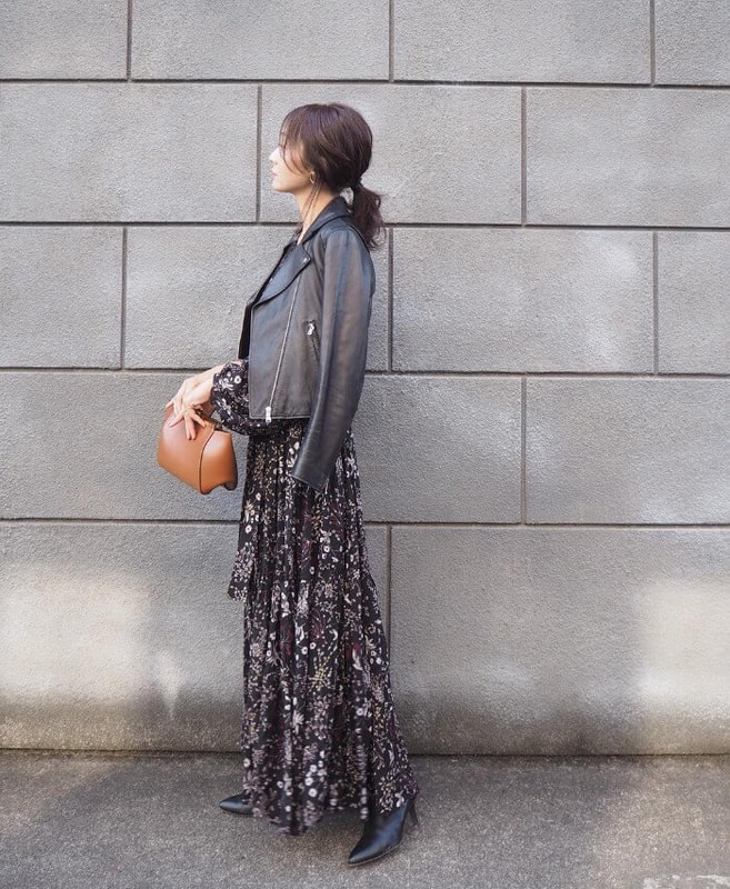 黒ワンピースコーデ 32選 シンプルにこだわる大人の着こなし Mine Line News