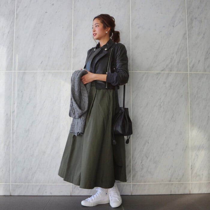 カーキワンピースコーデ をオールシーズン楽しむ おしゃれな着こなし 24選 Mine Line News