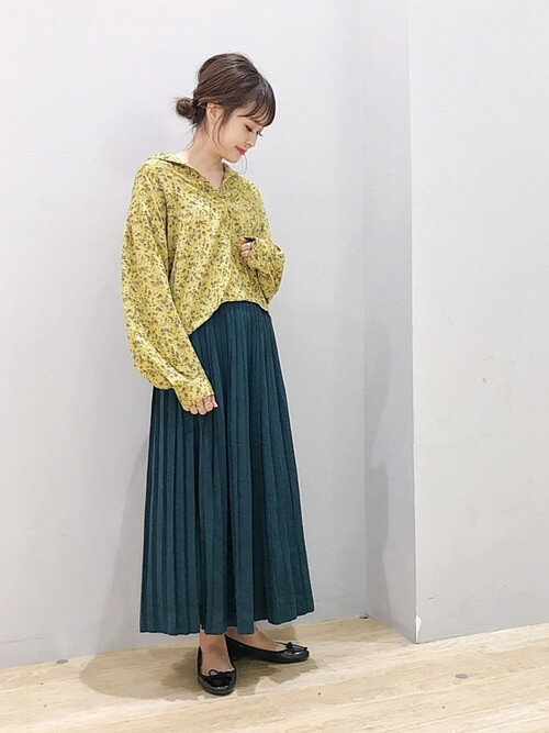 花柄シャツコーデ 25選 大人女子の甘すぎない着こなし方 Mine Line News