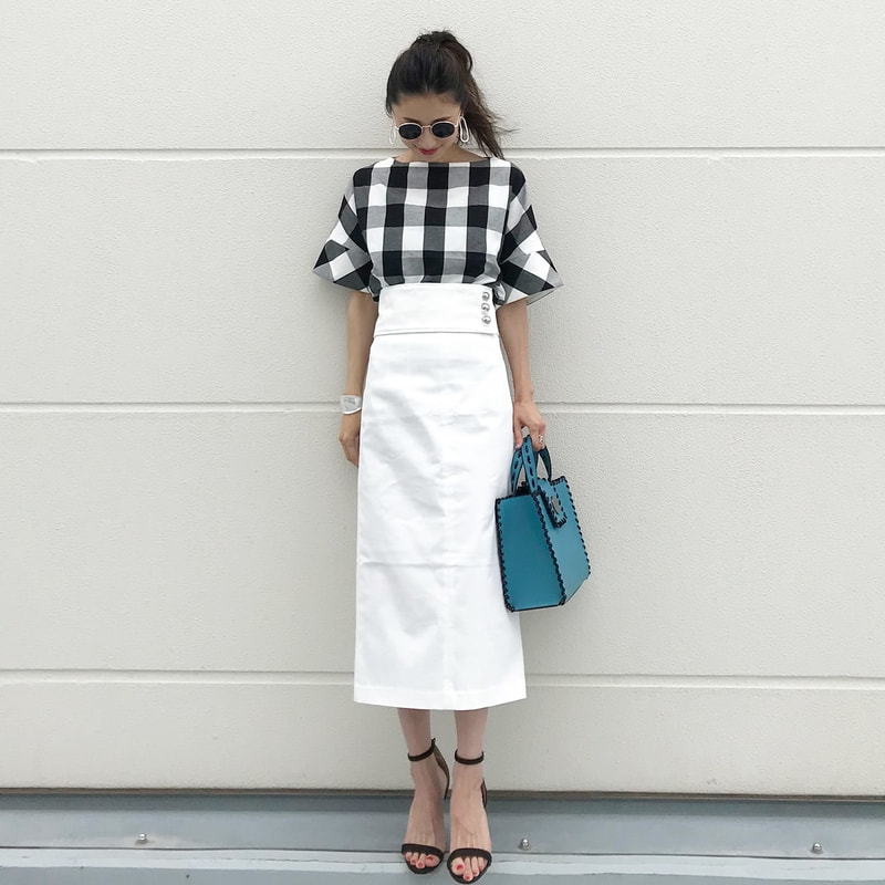 なで肩に似合うファッションはこれ メリットに変えるおすすめコーデ 選 Mine Line News