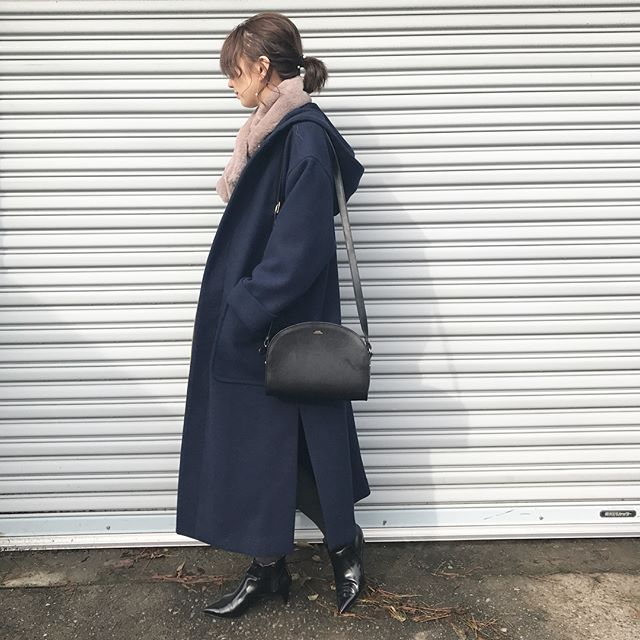 ネイビーコート マフラーのお手本コーデ16選 マフラーの色別 に解説 Mine Line News