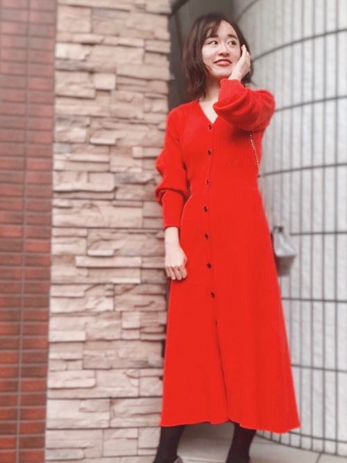 赤ニットワンピースで 脱 地味 コーデ 選 Mine Line News