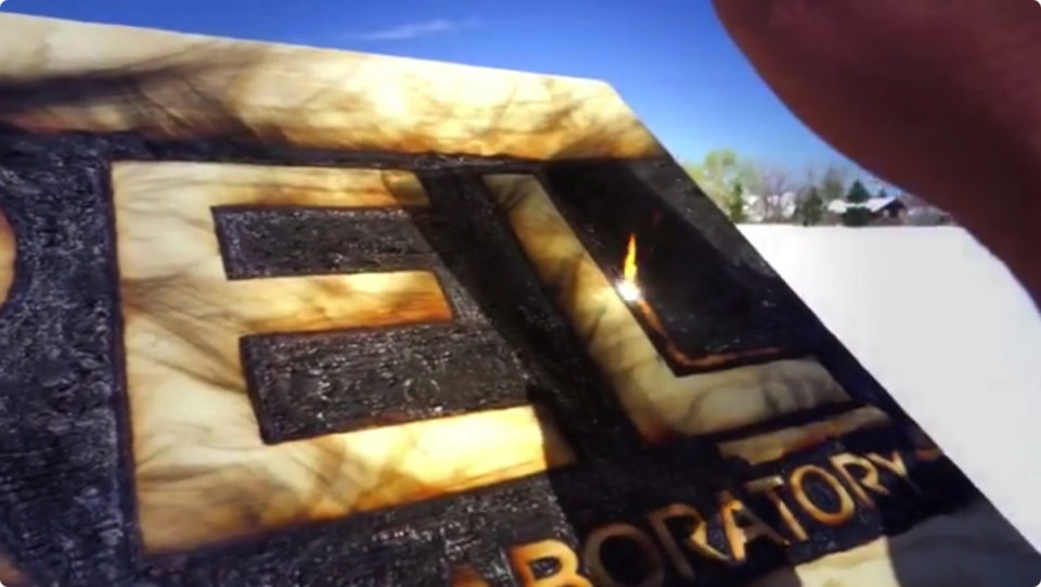 虫眼鏡で絵を描く 太陽光アーティスト Bouncy Line News