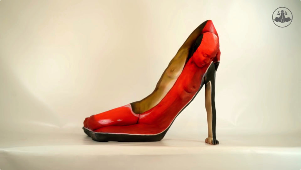 人体で動物を完全表現する驚愕のボディペイント Bouncy Line News