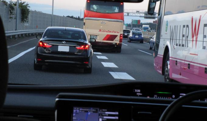 高速の渋滞時に 合流車線へ車線変更して 前に行くのはあり Web Cartop Line News 高速の渋滞時に 合流車線へ車線変更して 前に行くのはあり Web Cartop Line News