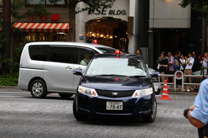 覆面パトカーは役割で3種類が存在 アンテナやミラーなどの装備以外の意外な特徴とは Web Cartop Line News