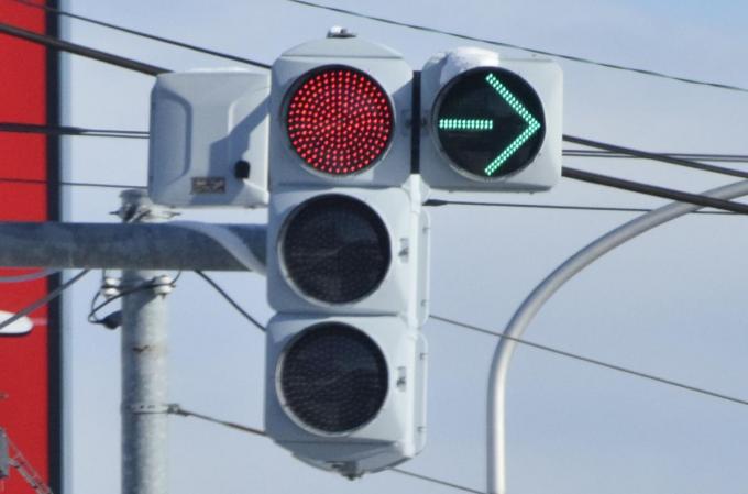 縦型と横型があるのはナゼ 青 黄 赤の自動車用信号の謎 Web Cartop Line News