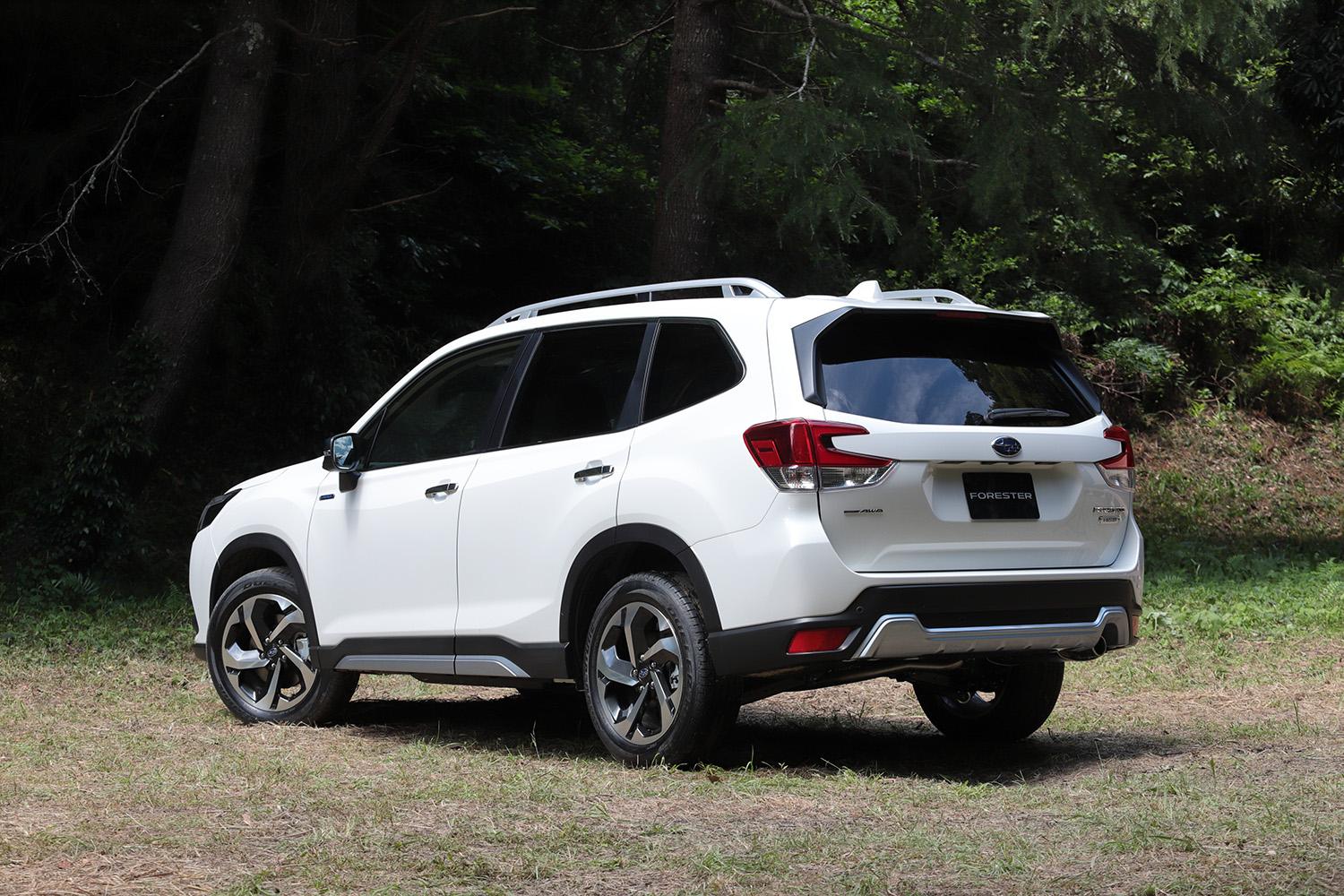 令和のパレードで見た天皇陛下は公道でもシートベルト非装着 着用が免除される条件とは Web Cartop Line News