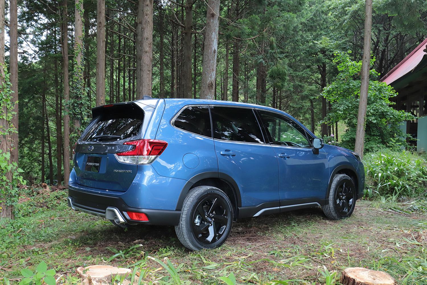 令和のパレードで見た天皇陛下は公道でもシートベルト非装着 着用が免除される条件とは Web Cartop Line News