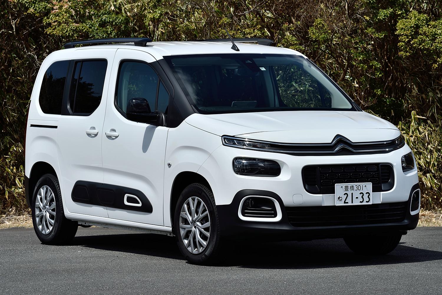 令和のパレードで見た天皇陛下は公道でもシートベルト非装着 着用が免除される条件とは Web Cartop Line News