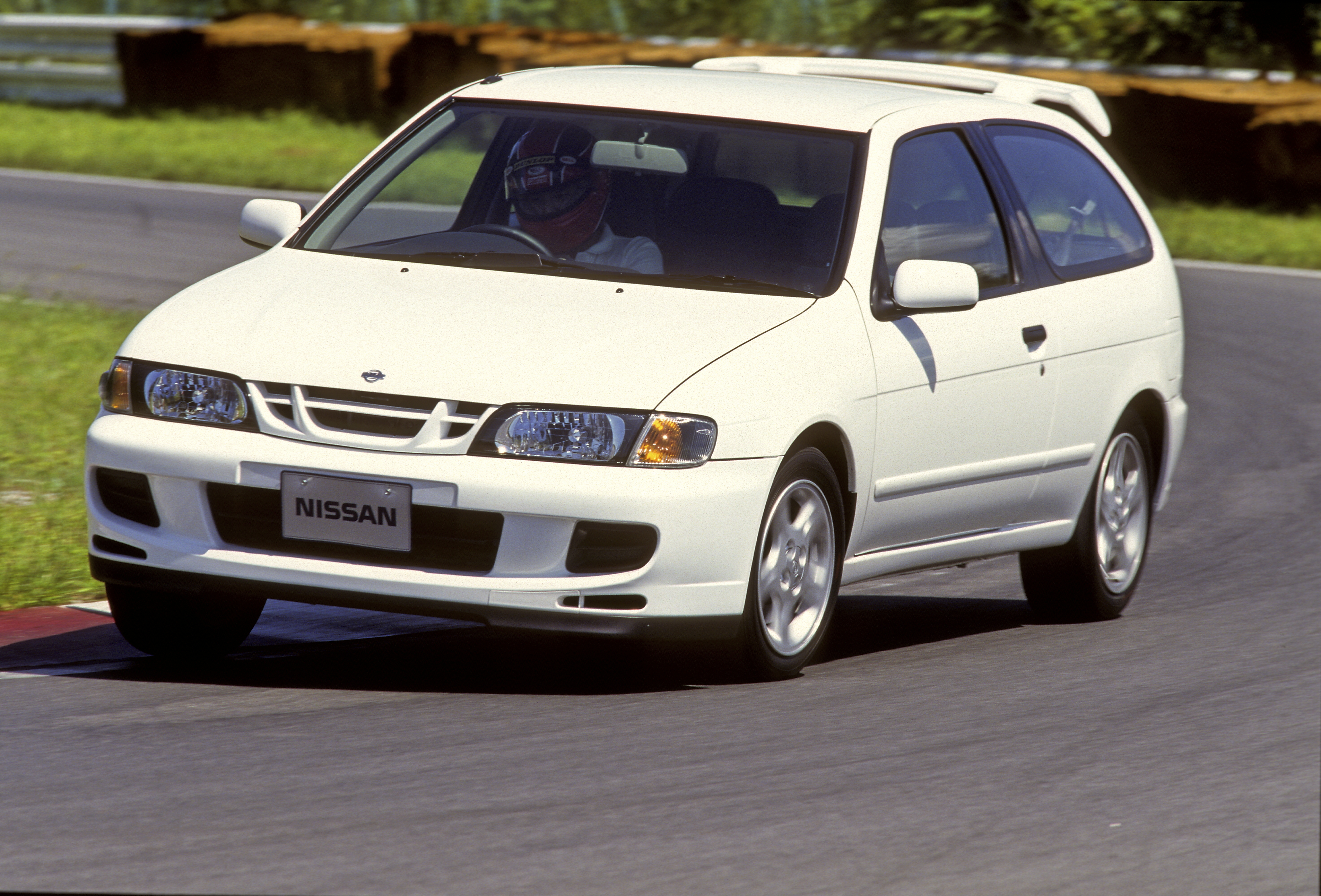 お金のない若者がこぞって腕を磨いた かつて走り屋たちに愛されたff国産スポーツ車13選 Web Cartop Line News お金のない若者がこぞって腕を磨いた かつて走り屋たちに愛されたff国産スポーツ車13選 Web Cartop Line News