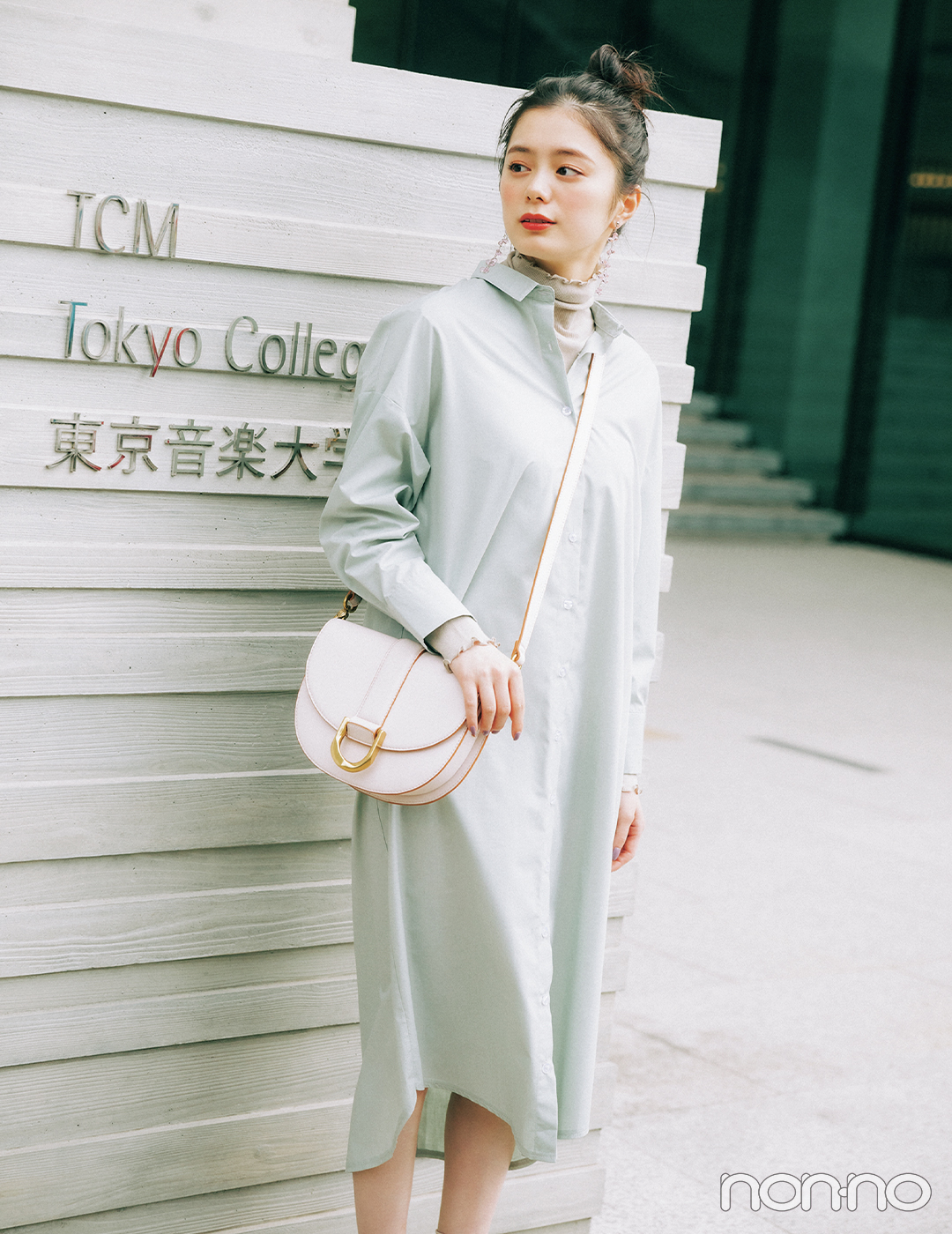 シンプルなシャツワンピは盛れる小物で女らしく印象チェンジ 大学生の毎日コーデ Non No Line News