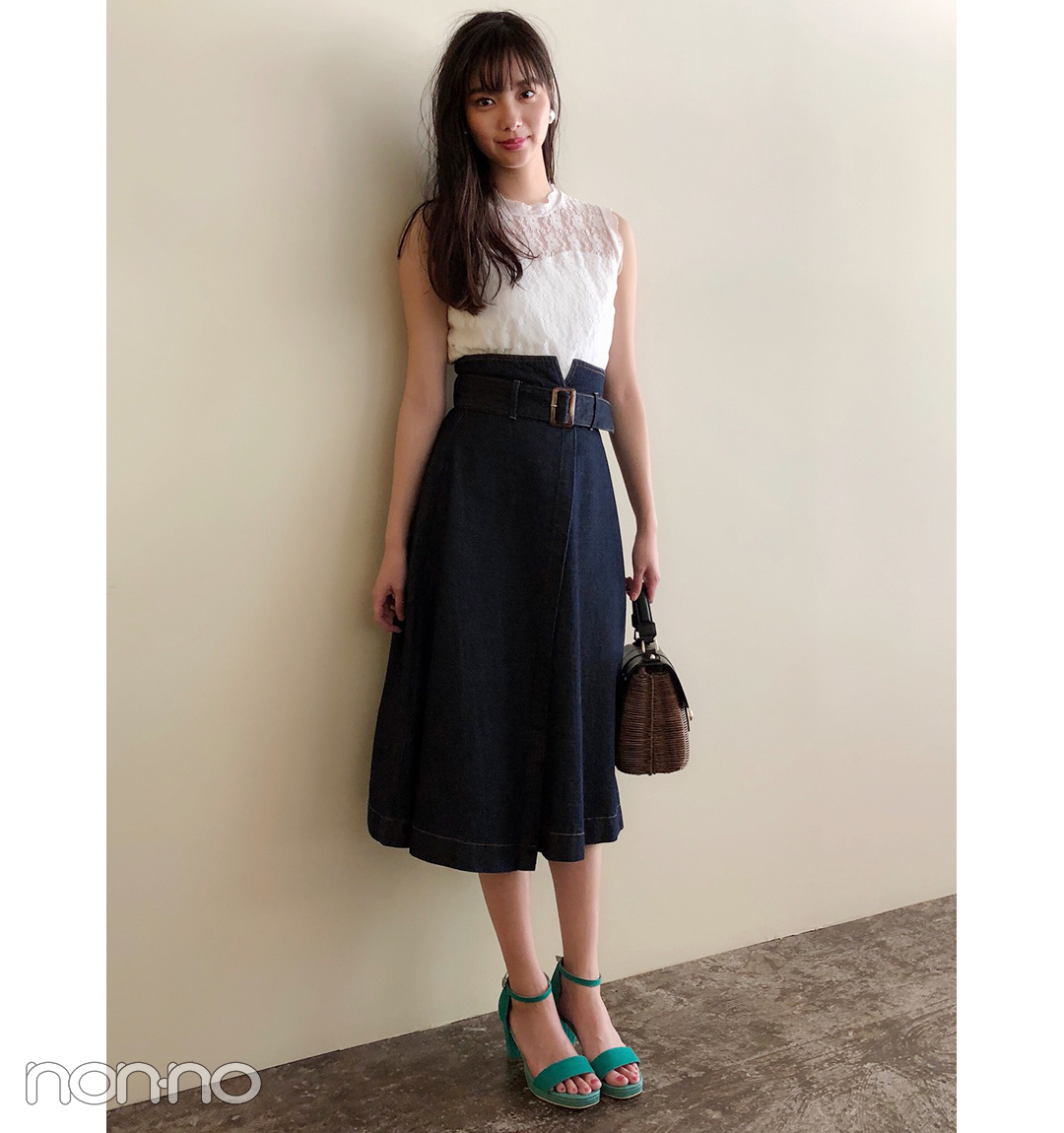 新川優愛の白レーストップスで清楚見えコーデ 毎日コーデ Non No Line News