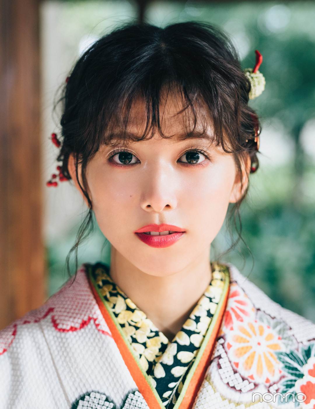 ボブの巻髪 まとめヘアは渡邉理佐がお手本 モダンな印象で差をつける 成人式19 髪型 メイク Non No Line News