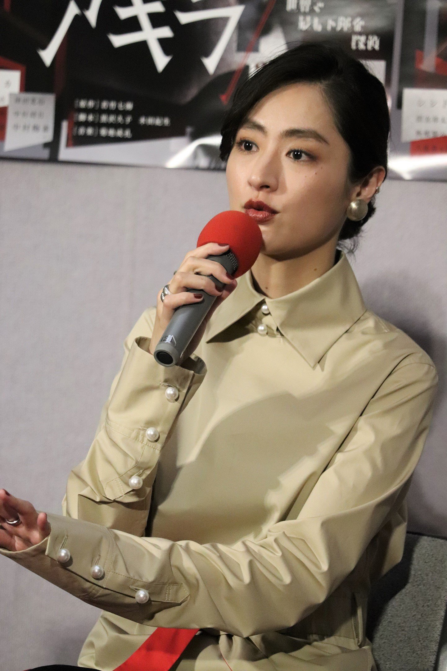 シシド カフカ 初主演ドラマで 不運な探偵 に 殴られて転げ回ってというのは初めて ザテレビジョン