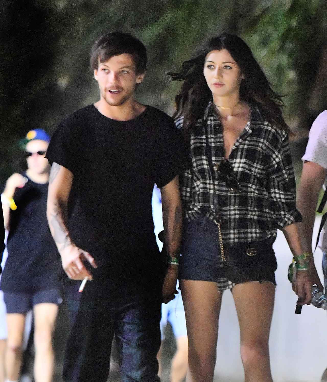 ルイ トムリンソン 長年の恋人 エレノア カルダーと 誕生日 を一緒に過ごす フロントロウ ルイ トムリンソン 長年の恋人 エレノア カルダーと 誕生日 を一緒に過ごす フロントロウ