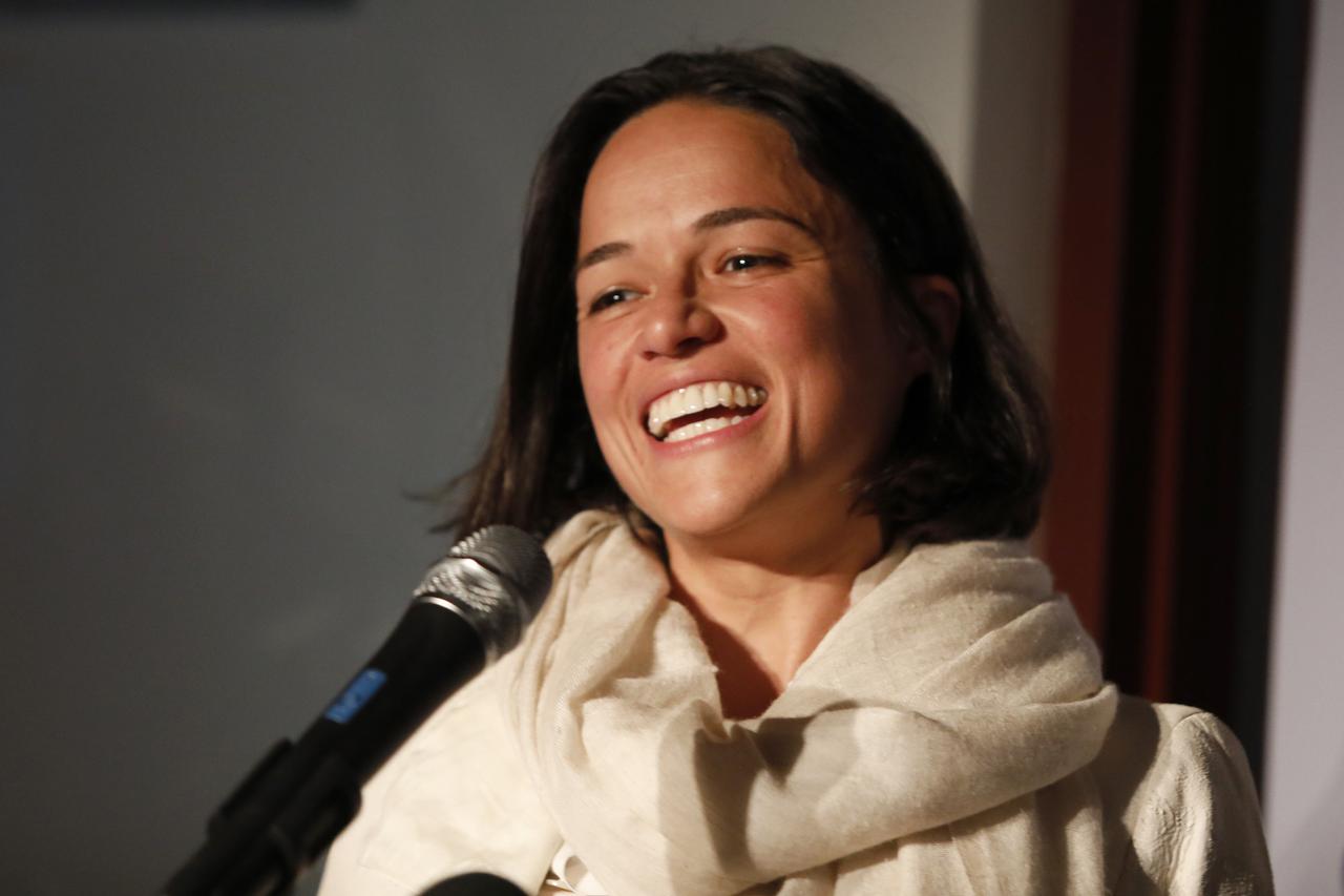 ワイスピ レティ役 最初はドム ブライアンと三角関係をする役だったけれども拒否した フロントロウ Line News