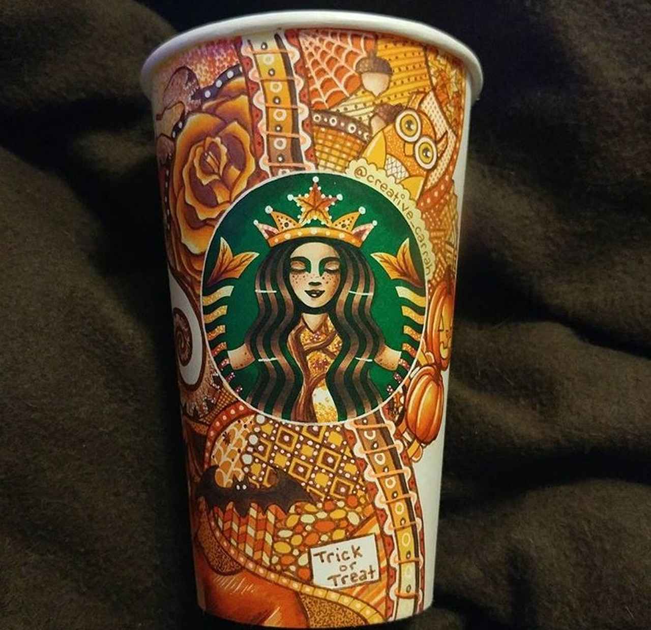 制作平均10時間 アーティストがスタバの紙コップに本気で落書きするとこうなる フロントロウ Line News