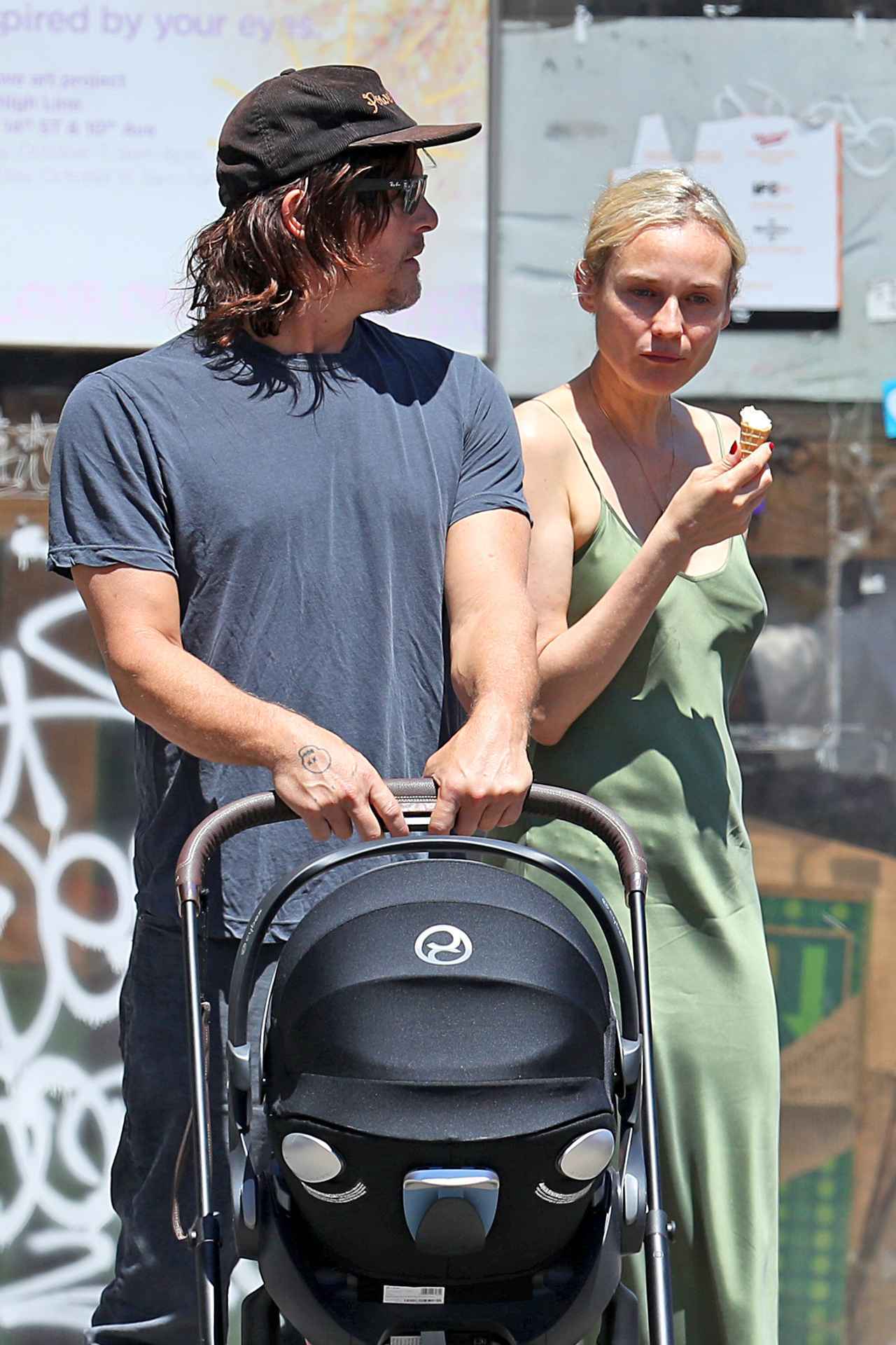 ノーマン リーダス イケメン息子が歳に 現パートナーのダイアン クルーガーもお祝い フロントロウ ノーマン リーダス イケメン息子が歳に 現パートナーのダイアン クルーガーもお祝い フロントロウ