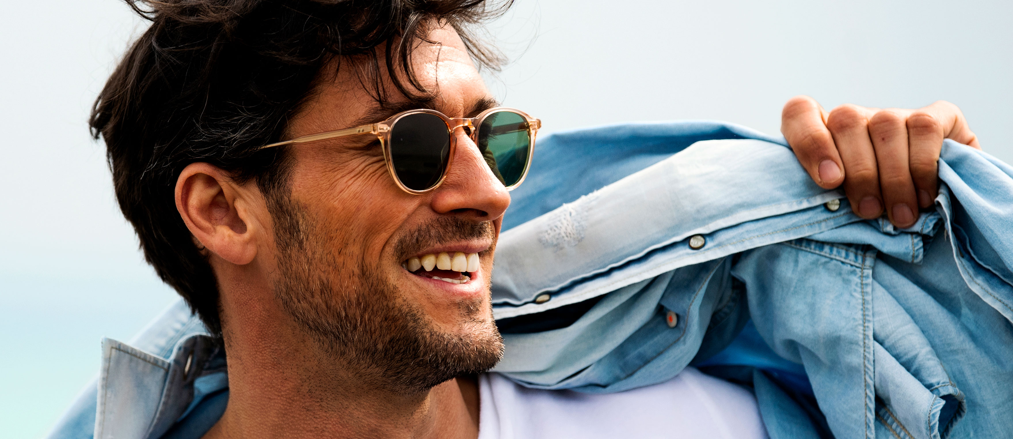 クリアフレームサングラス１つあれば Tイチ でも大人の洒落感が出せる