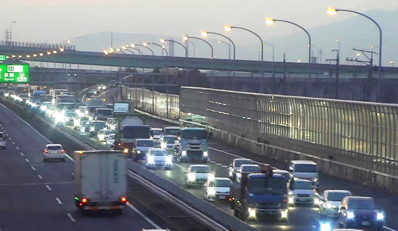 渋滞解決の切り札か ファスナー合流 で渋滞が約15パーセントも減少 Clicccar Com クリッカー Line News