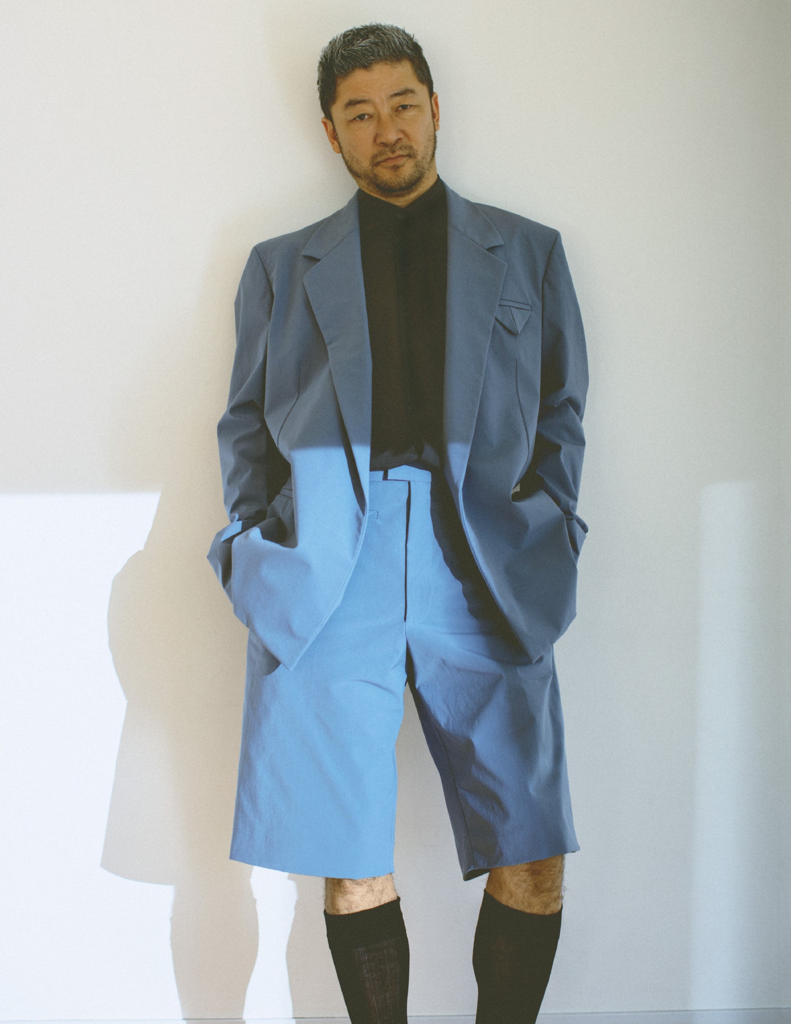 浅野忠信 旬な男たちのジェンダー超えファッション ルールを破れ Gq Japan Line News