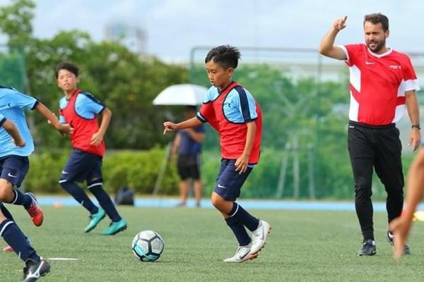 キックの指導で一番始めに教えるべき蹴り方とは 旧ユーゴスラビアの技術指導による強く正確なキックの習得方法 サカイク Line News