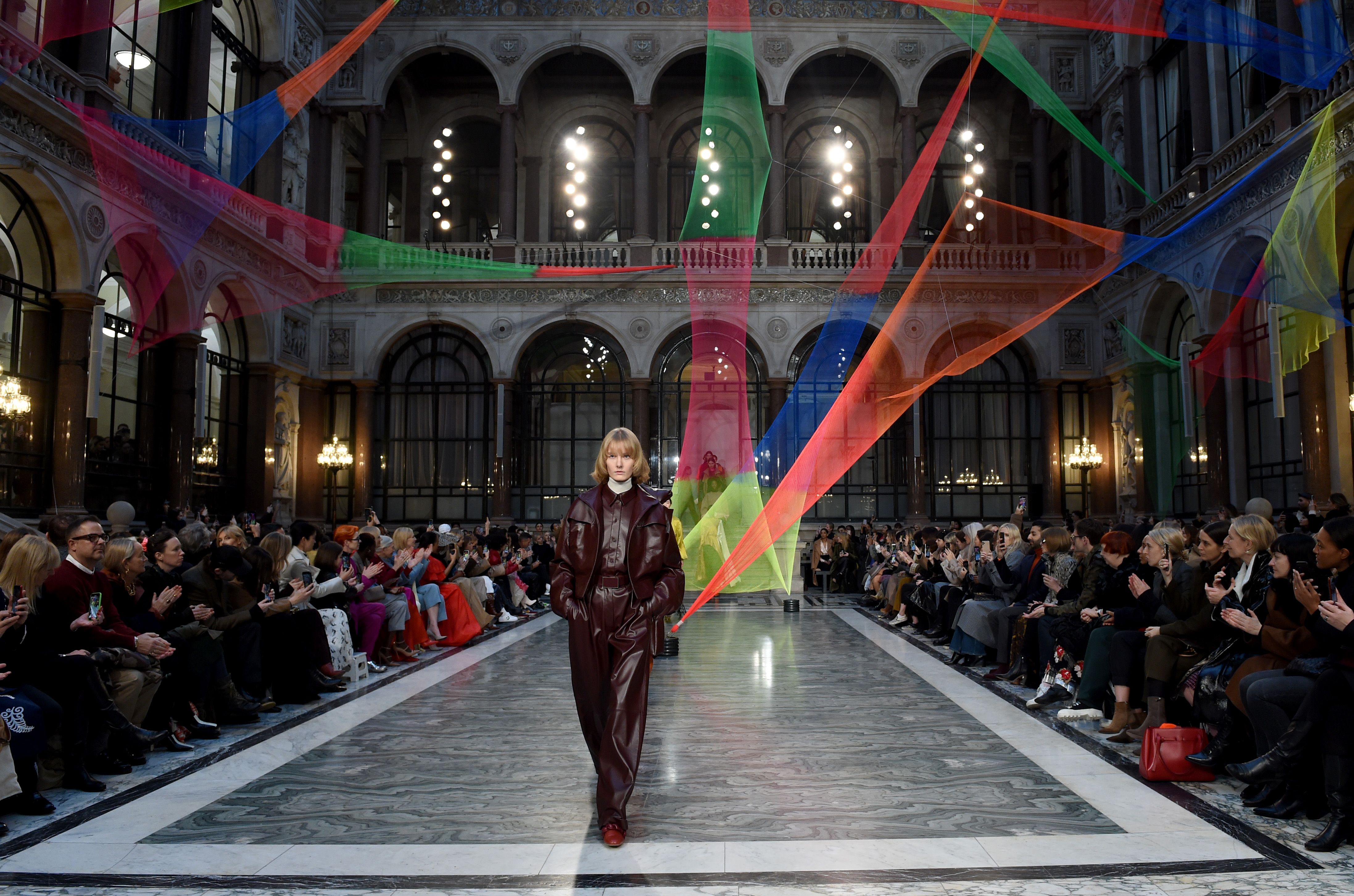 7月からのファッションウィークの変更点総まとめ Harper S Bazaar バザー Line News