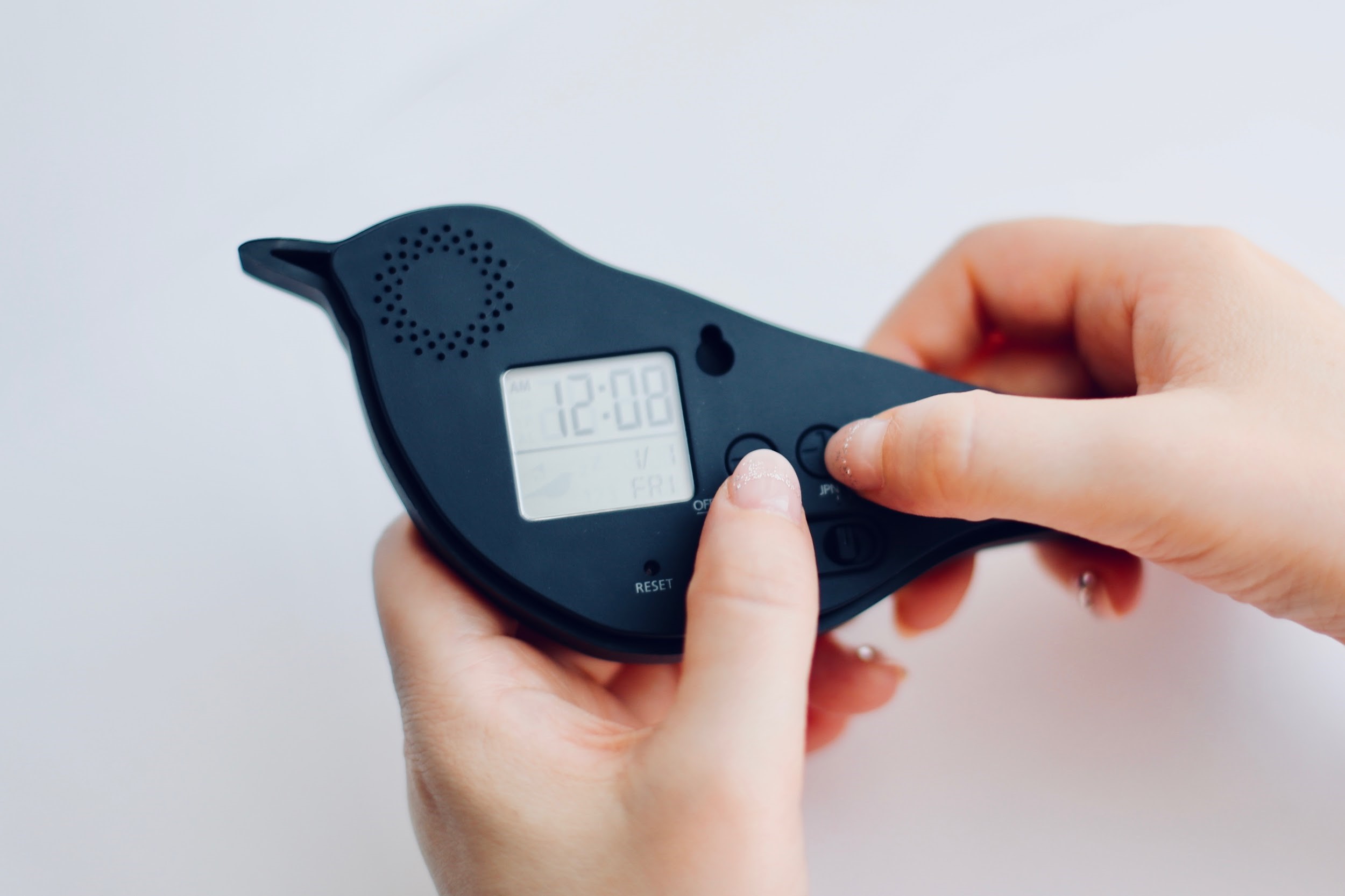 小鳥の鳴き声で爽やかな目覚めが叶う「バードアラームクロック」（hintos（ヒントス））