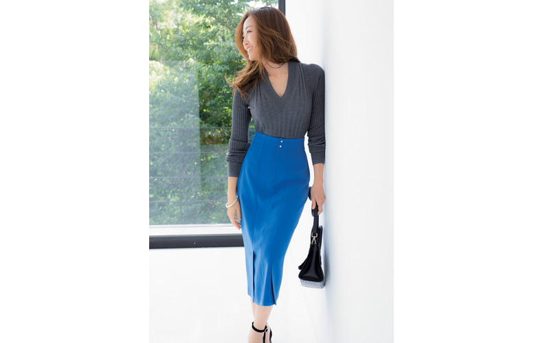 神崎 恵さんが着こなす 厳選 色っぽニット なら女っぽさが格段に上がる