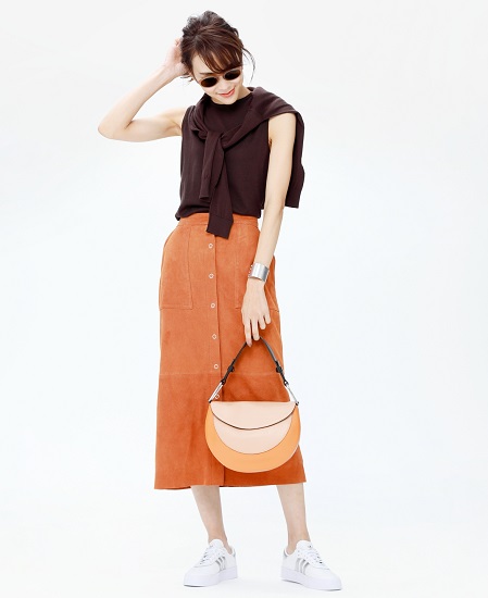 普通の白スニよりおしゃれに見える 厚底白スニーカーで楽しむ春コーデ