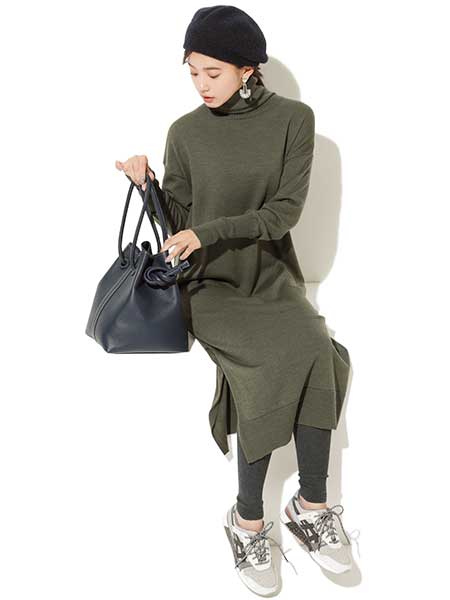 ニュアンス ワンポイントカラーのスニーカー きれいめコーデにスニーカーを合わせるコツ