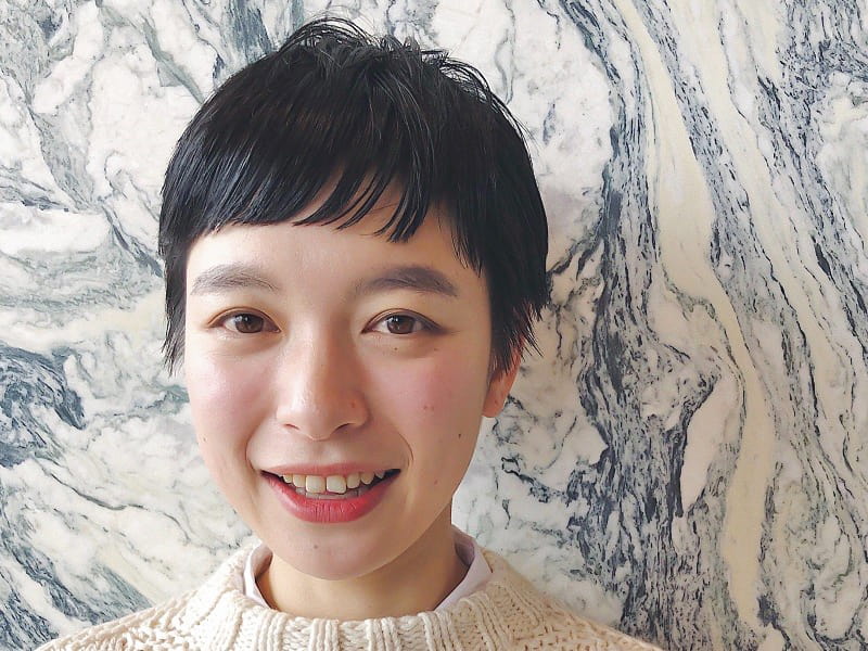 春 眉上バングで抜け感ショートヘア 髪のプロが伝授 お仕事ヘアアレンジ Oggi