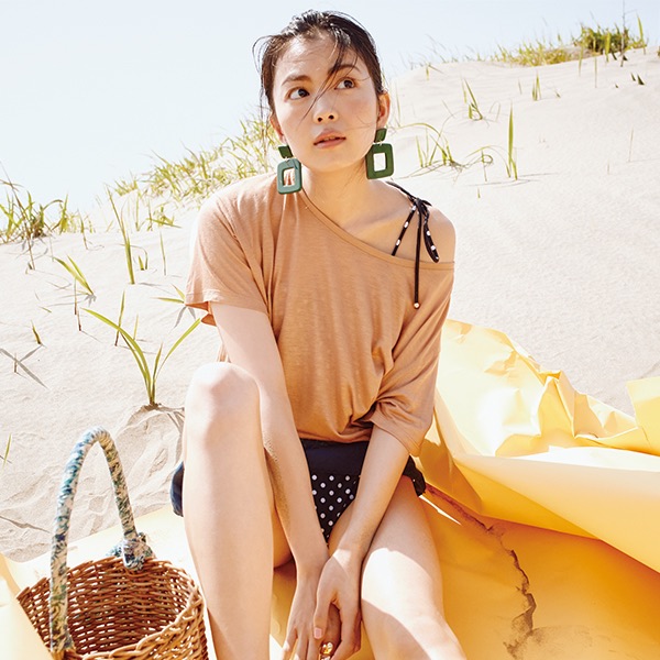 水着の上に着る【Tシャツ】の正解はコレ!|矢野未希子のシネマティック・シンプル(Oggi) 水着の上に着る【Tシャツ】の正解はコレ!|矢野未希子のシネマティック・シンプル(Oggi)