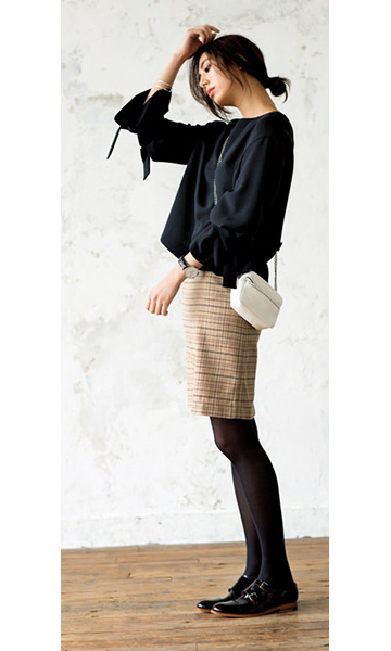 黒ブラウスコーデ選 レディース コーデの主役からインナーまで大活躍 おすすめコーデ大集合 Oggi