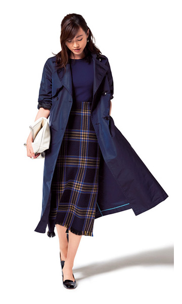 トレンチコート選 スカートとの合わせ方からビジネス向けコーデ カーキ ネイビーのカラー別トレンチコートの着こなしまで Oggi