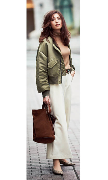 ブルゾンコーデ選 レディース 黒 グレー ネイビー ベージュのカラー別ブルゾンファッションをご紹介 Oggi Line News