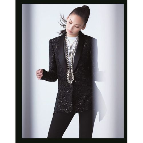 白カットソーコーデ17選【レディース冬】｜着回しに便利な白カットソー 