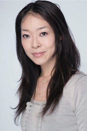 髪が太くて多いせいで髪型に悩む人へ 簡単アレンジ こなれシニヨン の作り方