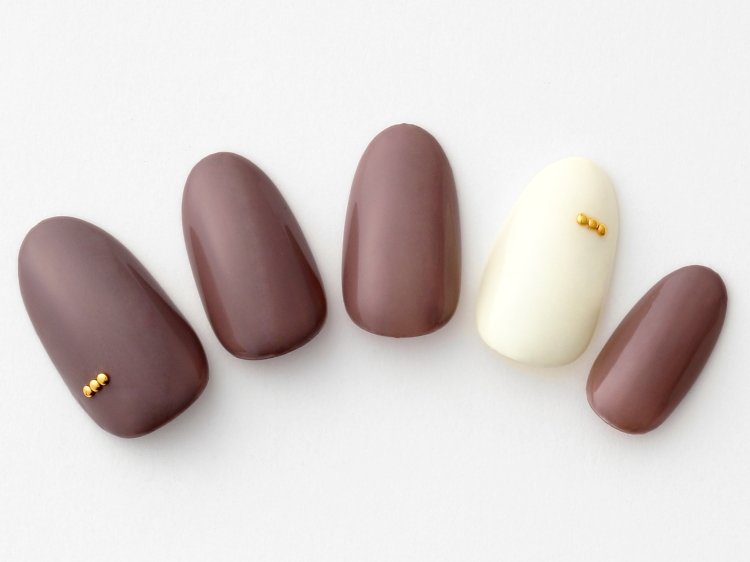 365日ネイル 週明けの気持ちを引き締めるシンプルブラウンネイル