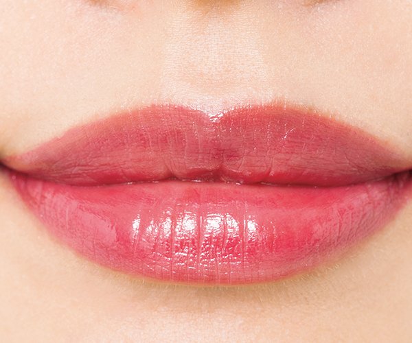 シャネルのパープルルージュでオフィスもokな上品メイクにトライ