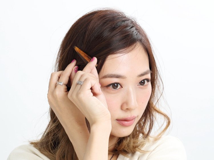 伸ばしかけ前髪アレンジ クリップ留めでも大人っぽい春アレンジ 美容賢者の髪コンプレックス解消