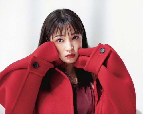 広瀬すずさん リップは深い赤とかベージュをラフに塗るのが好き 冬に楽しみたいメイク ヘアは 美的news