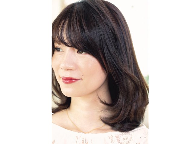 顔の丸みもカバーするポニーテールテクニック 美容賢者の髪コンプレックス解消